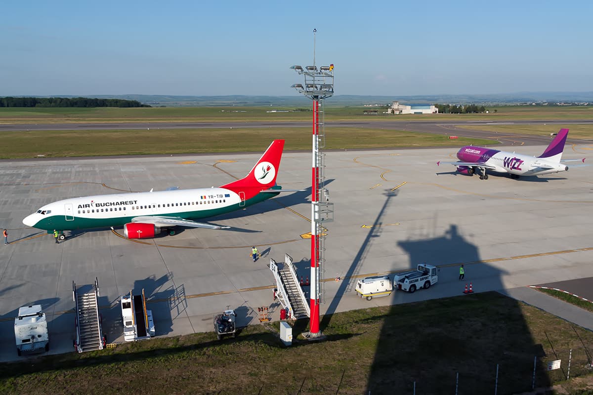 Wizz Air vliegtuig in vlucht