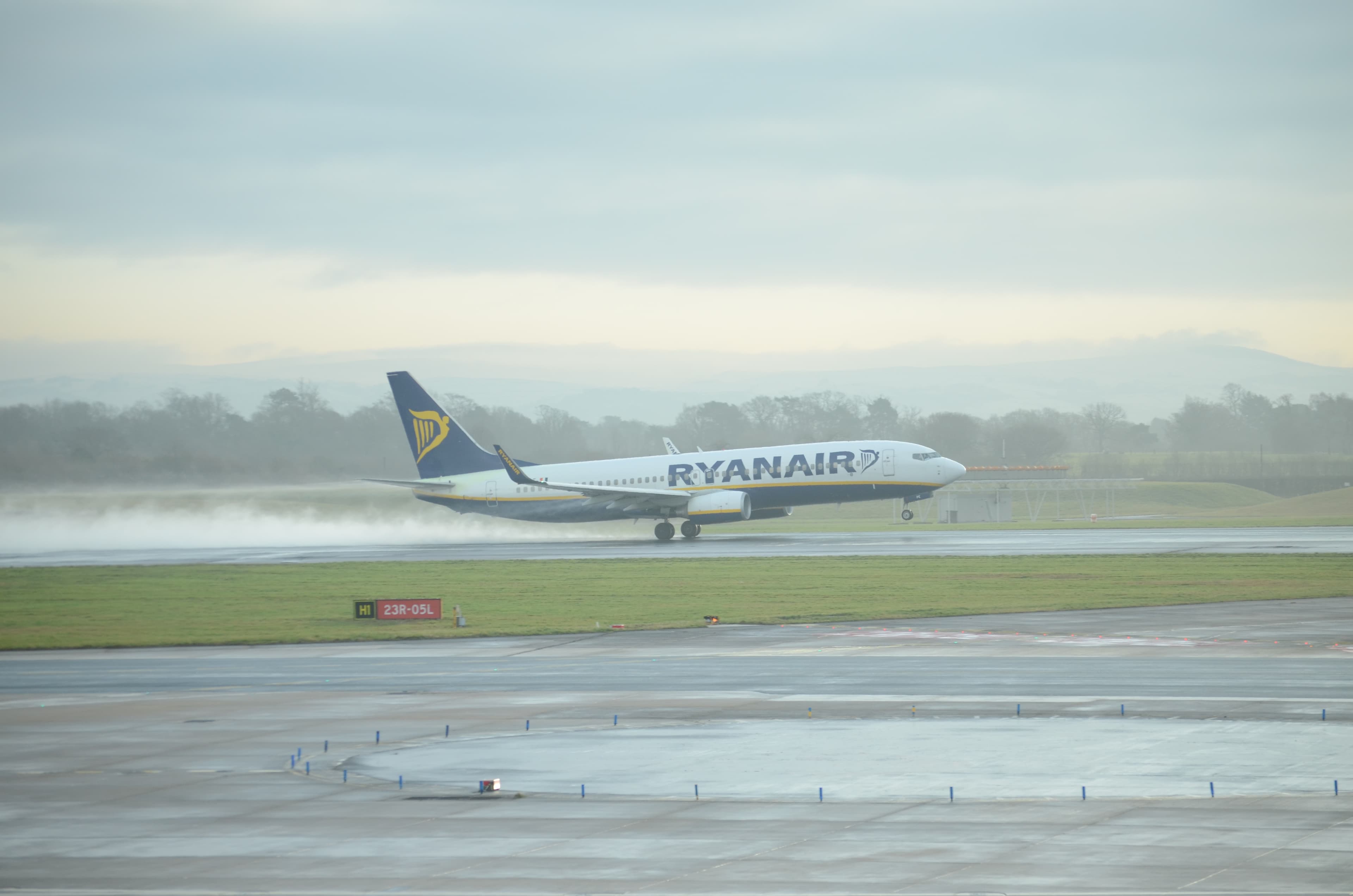 Ryanair vliegtuig in vlucht